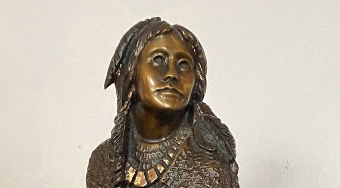 Bob Boomer Native American woman child baby Sacajawea child on back western sculpture close