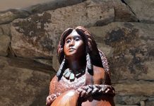 Bob Boomer Woman Child On Back Native American Indian woman baby child gourds pottery western wood sculpture close