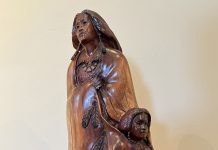 Bob Boomer Mother and Daughter Native American Indian figure figurative wood western sculpture close