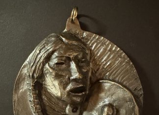 Allan Houser medallion Native American Indian drummer Artists of America 1989 Denver Rotary Club western bronze close up
