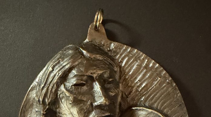 Allan Houser medallion Native American Indian drummer Artists of America 1989 Denver Rotary Club western bronze close up